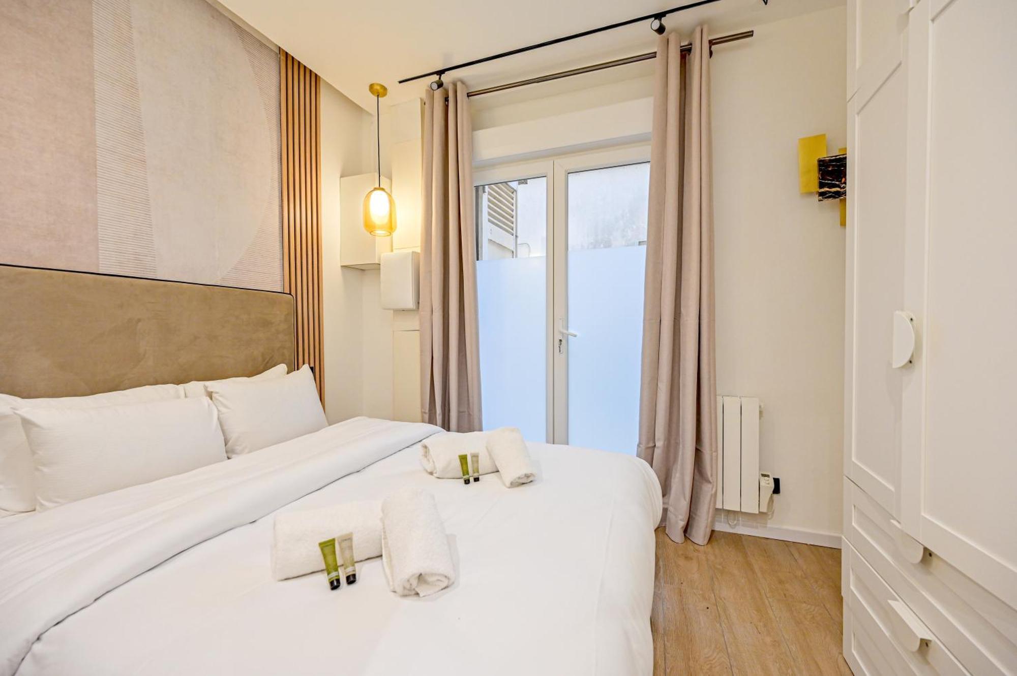 Relax In A Stylish Flat In Montmartre Apartment Paris Exterior photo